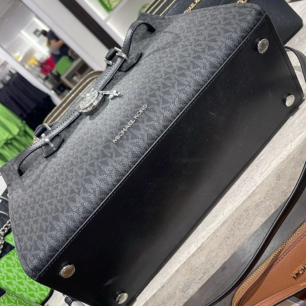 Michael Kors Hamilton Medium Signature Logo Satchel
Black 
NWT - Picture 5 of 16